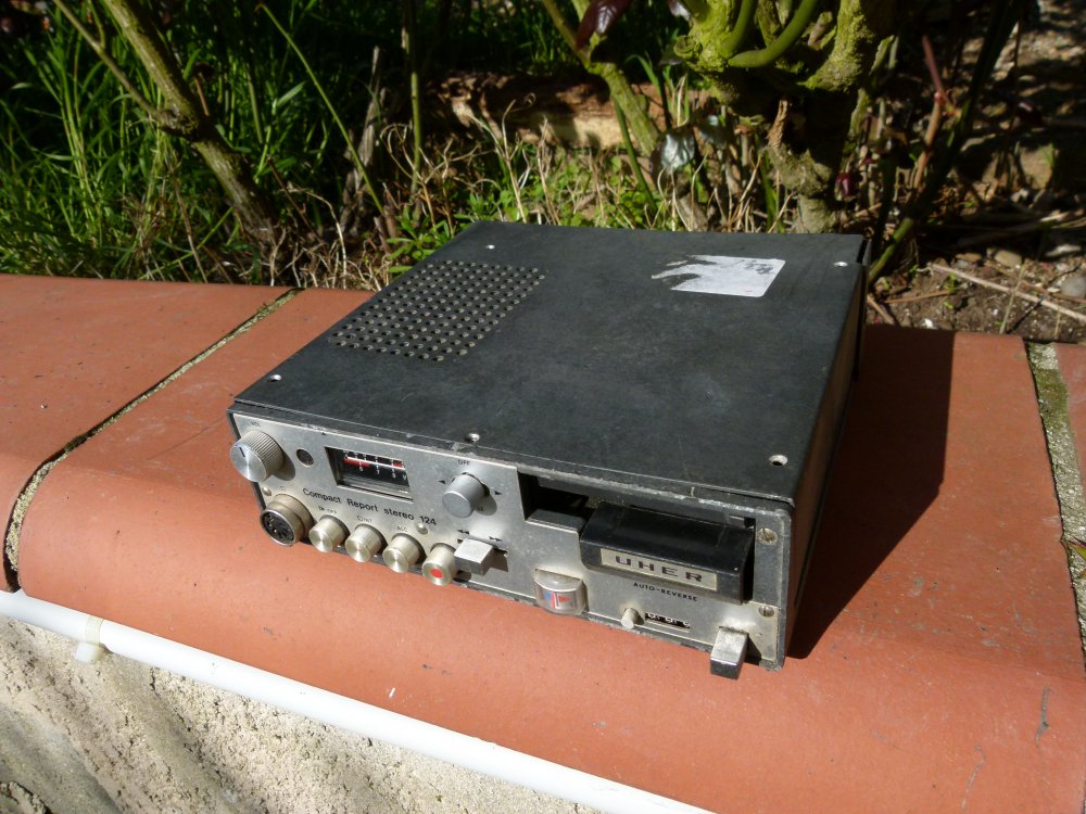 compact report stereo 124
